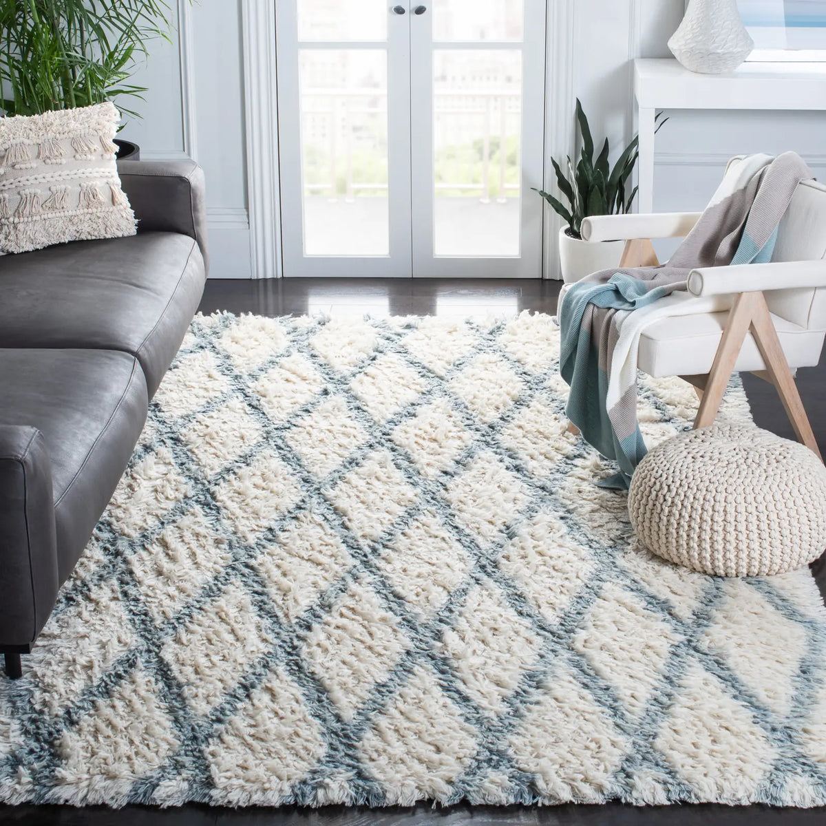 Safavieh Kenya 6'-0" x 9'-0" Rug in Ivory / Blue