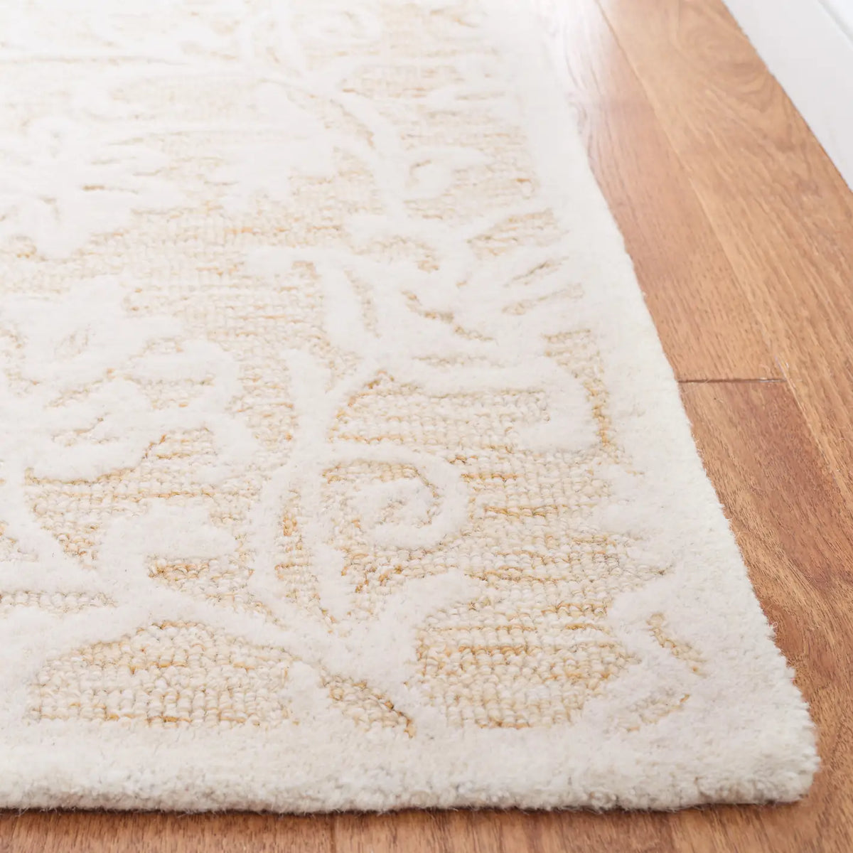 Safavieh Martha Stewart 4'-0" x 6'-0" Rug in Gold / Ivory