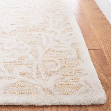 Safavieh Martha Stewart 4'-0" x 6'-0" Rug in Gold / Ivory
