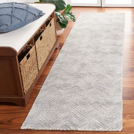 Safavieh Metro 2'-3" x 9'-0" Rug in Silver