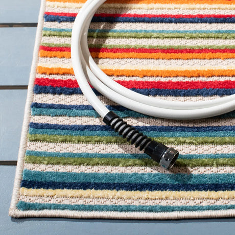 Safavieh Cabana 4'-5" x 6'-5" Rug in Ivory / Green
