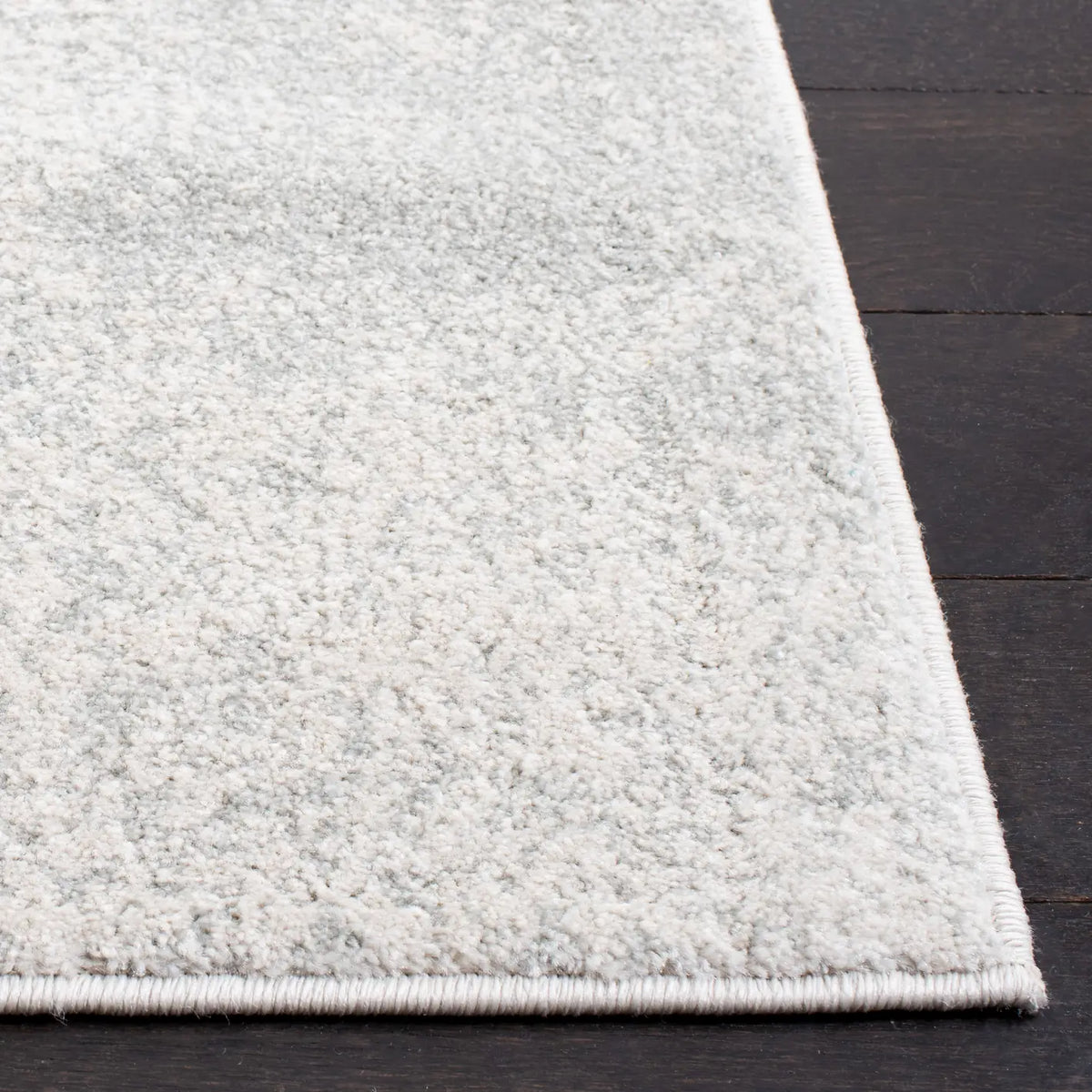 Safavieh Evoke 4'-0" x 6'-0" Rug in Ivory / Sage