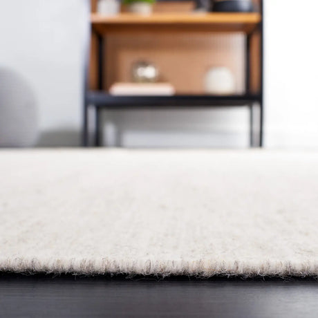 Safavieh Dhurries 4'-0" x 6'-0" Rug in Beige