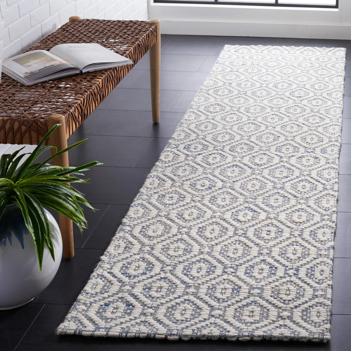 Safavieh Marbella 2'-3" x 9'-0" Rug in Blue / Ivory