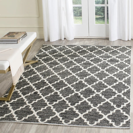 Safavieh Montauk 5'-0" x 7'-0" Rug in Black / Ivory