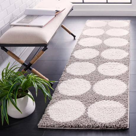 Safavieh Calico Shag 2'-2" x 8'-0" Rug in Grey / Ivory