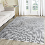 Safavieh Montauk 5'-0" x 7'-0" Rug in Grey / Ivory