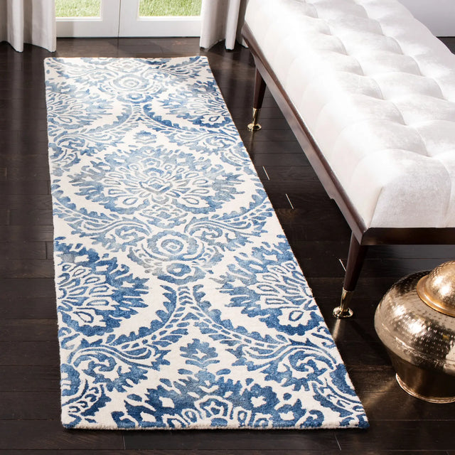 Safavieh Dip Dye 2'-3" x 8'-0" Rug in Blue / Ivory