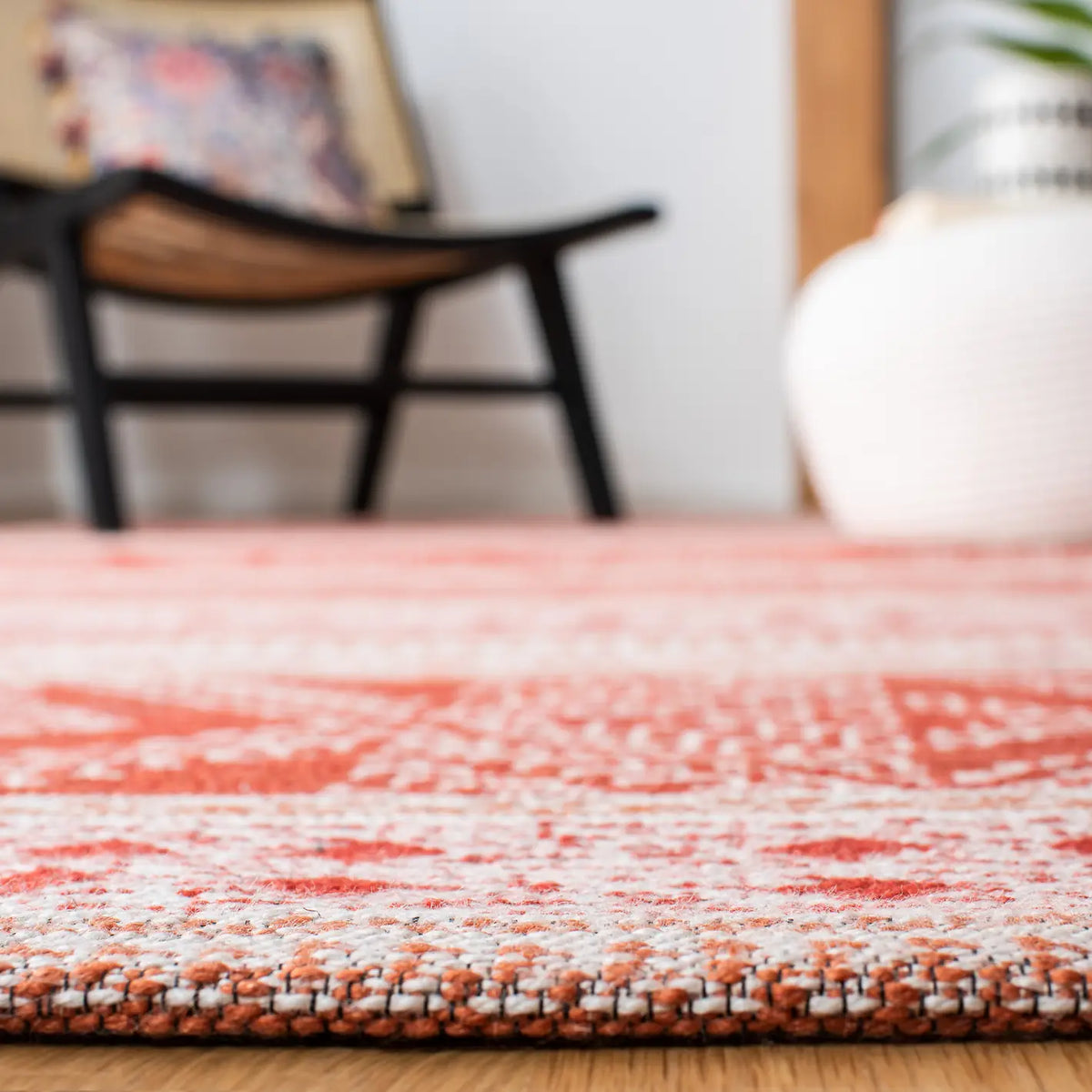 Safavieh Classic Vintage 4'-0" x 6'-0" Rug in Rust