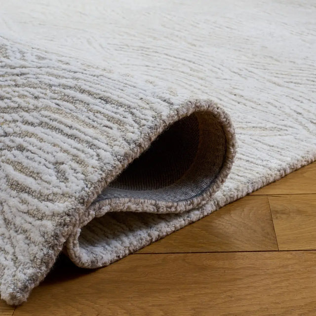 Safavieh Glamour 5'-0" x 8'-0" Rug in Grey / Ivory
