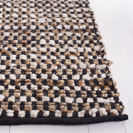 Safavieh Natura 4'-0" x 6'-0" Rug in Black / Ivory