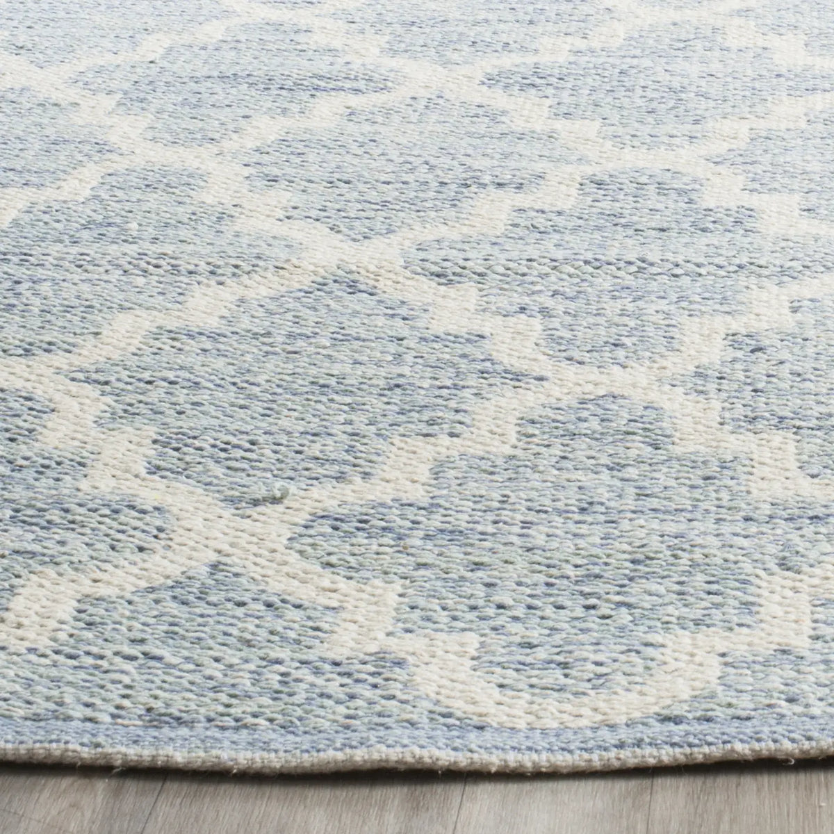 Safavieh Montauk 10'-0" x 14'-0" Rug in Light Blue / Ivory