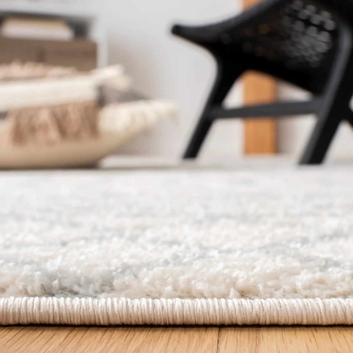 Safavieh Tulum 4'-0" x 6'-0" Rug in Ivory / Light Grey