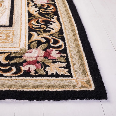 Safavieh Chelsea 3'-9" x 5'-9" Rug in Ivory / Black
