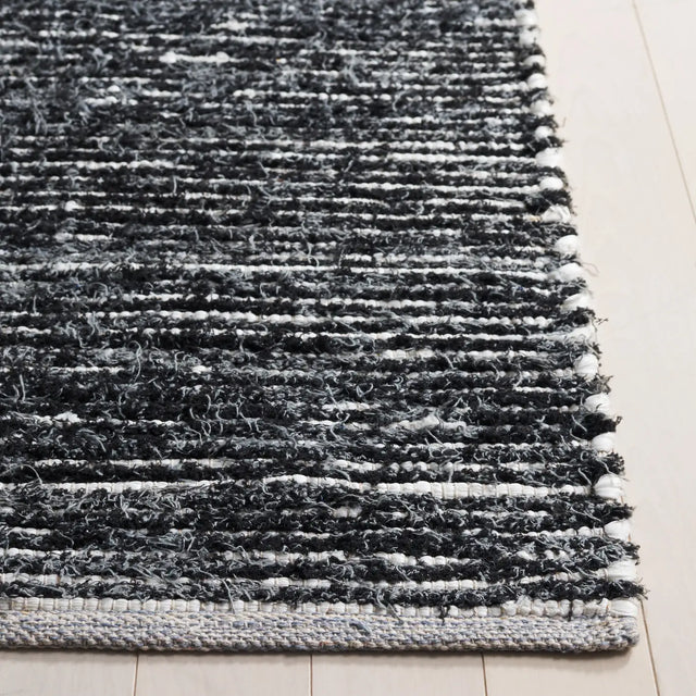 Safavieh Cape Cod 4'-0" x 6'-0" Rug in Grey / Black