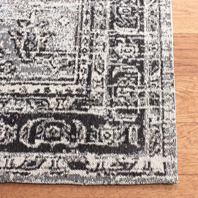 Safavieh Classic Vintage 5'-0" x 8'-0" Rug in Grey