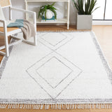 Safavieh Casablanca 4'-0" x 6'-0" Rug in Ivory / Grey