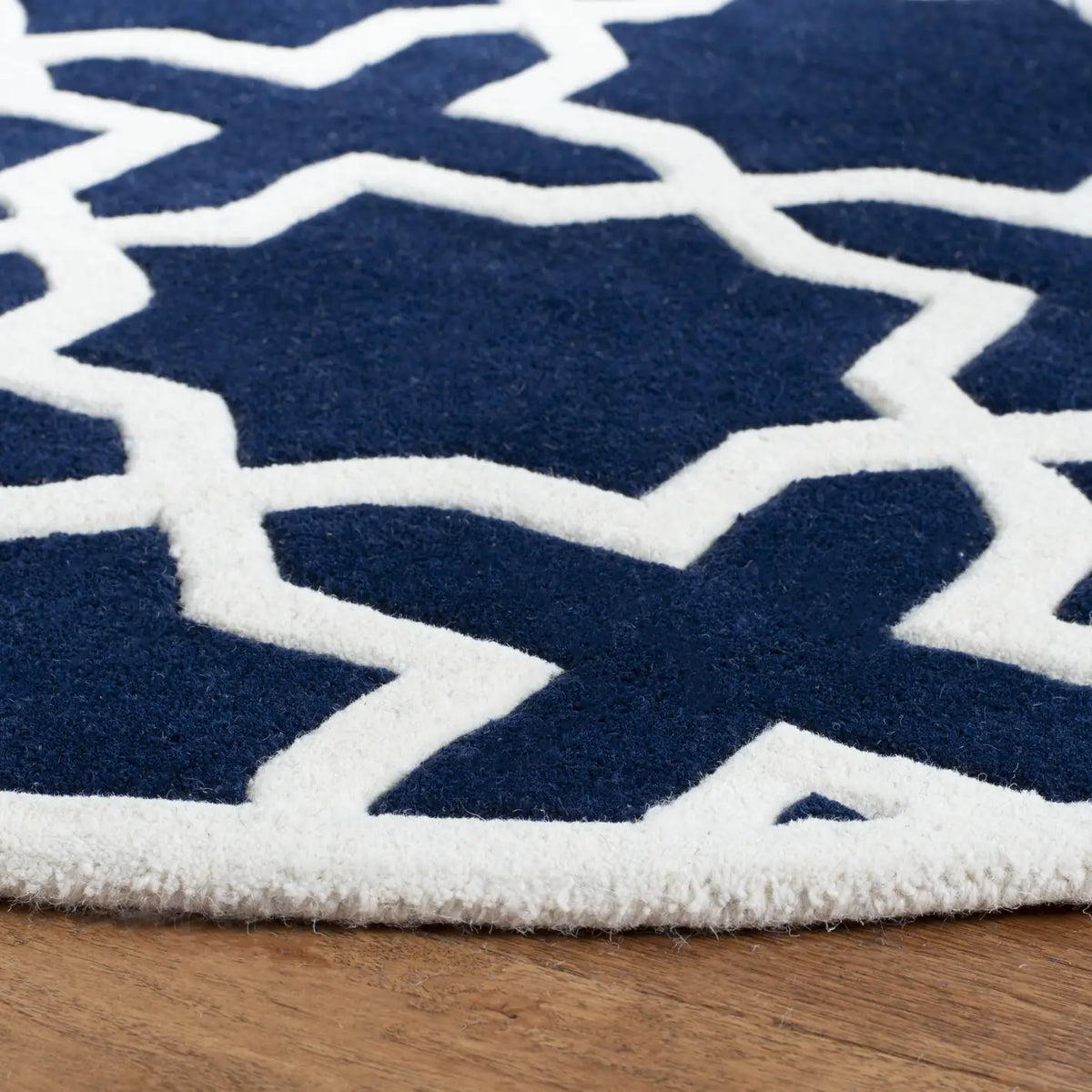 Safavieh Chatham 5'-0" x 5'-0" Rug in Dark Blue / Ivory