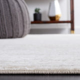 Safavieh Hanna 4'-0" x 6'-0" Rug in Ivory / Beige