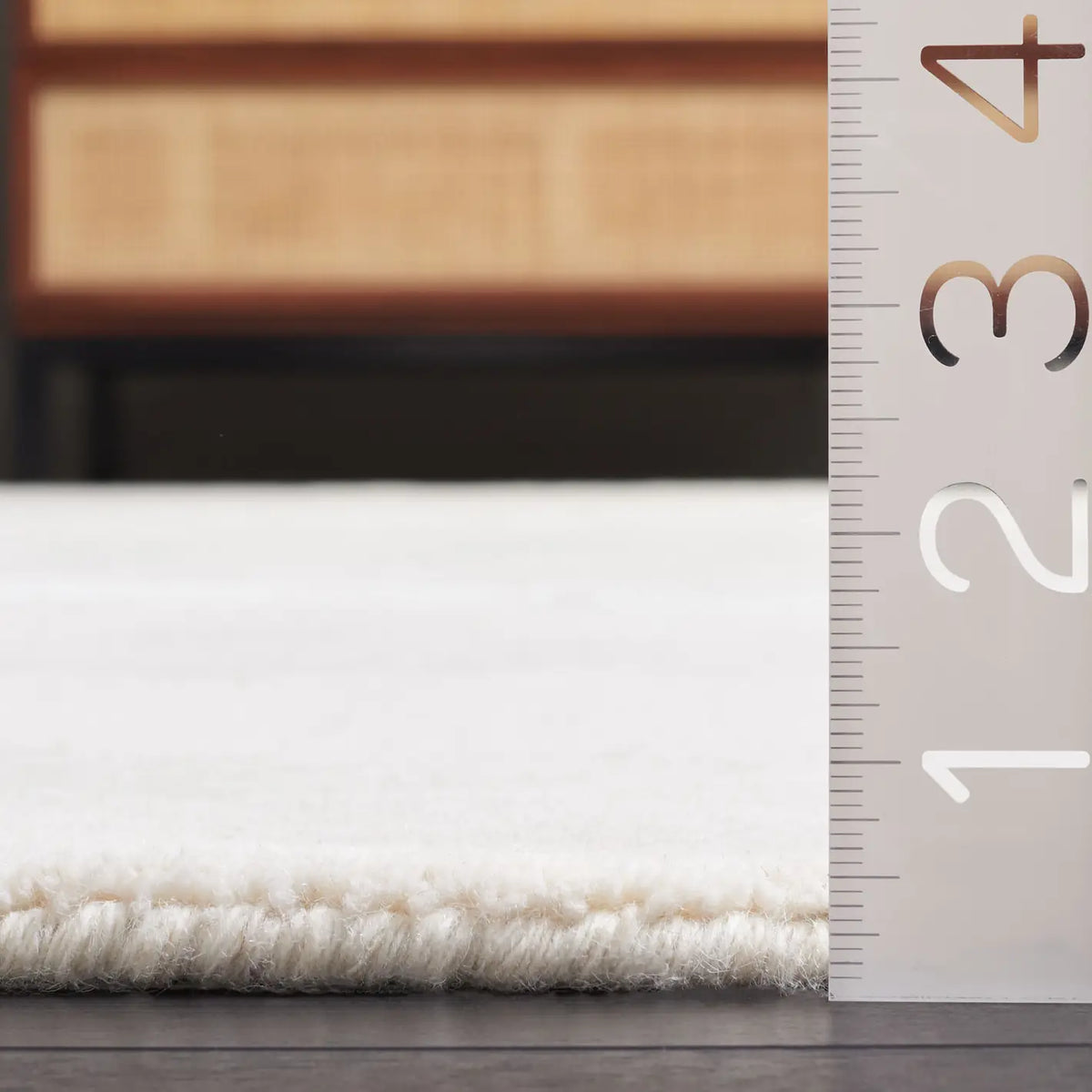 Safavieh Soho 4'-0" x 6'-0" Rug in Beige / Ivory