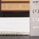Safavieh Soho 4'-0" x 6'-0" Rug in Beige / Ivory