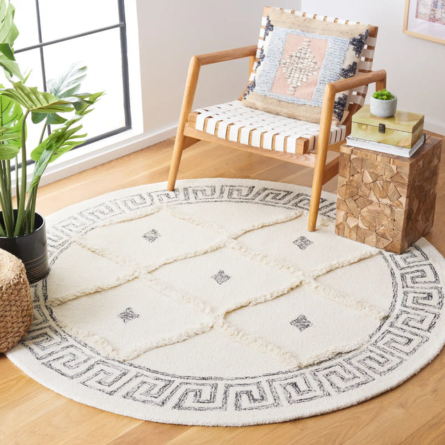 Safavieh Casablanca 6'-0" x 6'-0" Rug in Ivory / Black
