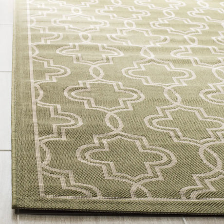 Safavieh Martha Stewart 4'-0" x 5'-7" Rug in Green / Beige