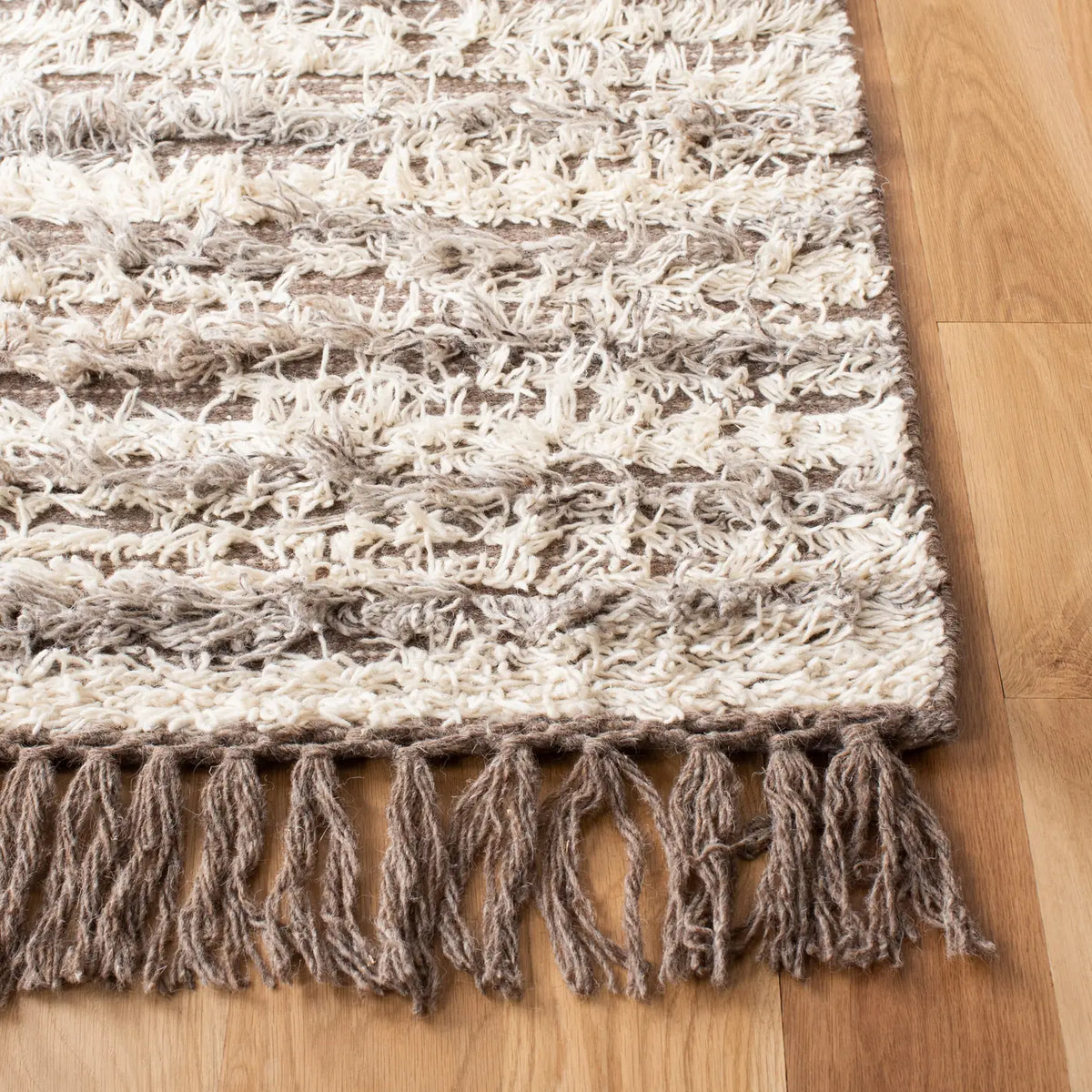 Safavieh Casablanca 4'-0" x 6'-0" Rug in Natural / Ivory