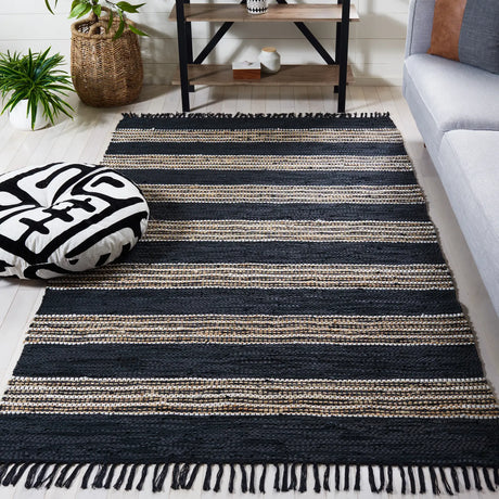Safavieh Vintage Leather 4'-0" x 6'-0" Rug in Black / Natural