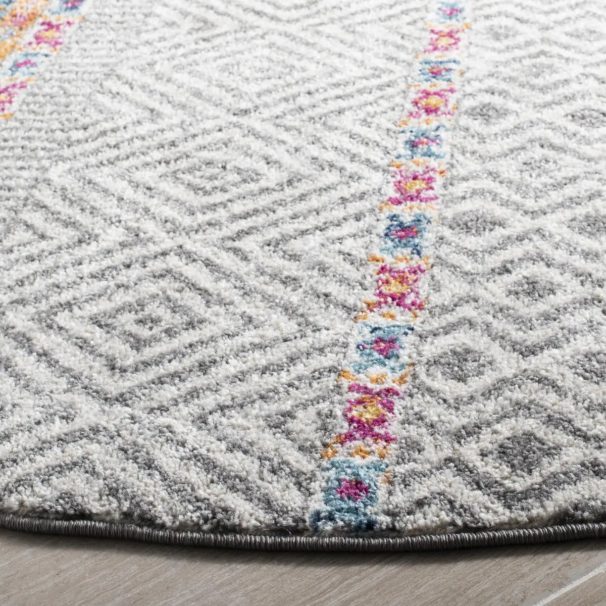 Safavieh Madison 700 5'-3" x 5'-3" Rug in Grey / Ivory