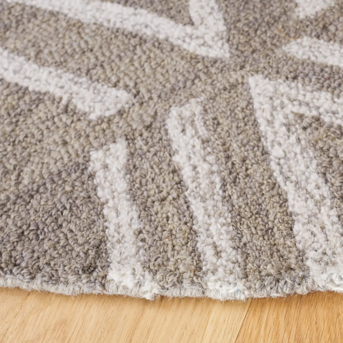 Safavieh Micro-Loop 5'-0" x 5'-0" Rug in Grey / Ivory