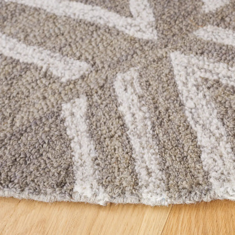Safavieh Micro-Loop 5'-0" x 5'-0" Rug in Grey / Ivory
