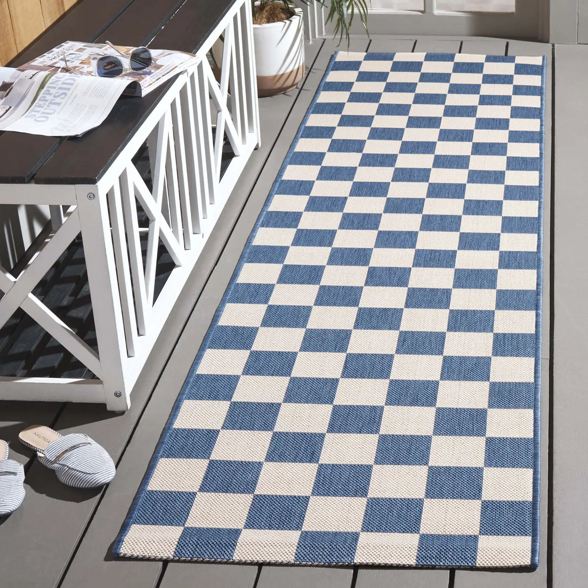 Safavieh Courtyard 2'-3" x 8'-0" Rug in Blue / Beige