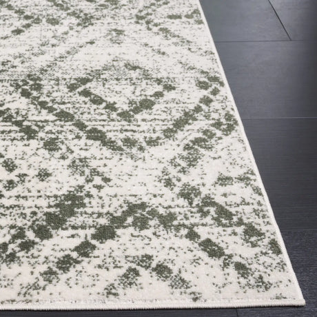 Safavieh Adirondack 4'-0" x 6'-0" Rug in Ivory / Dark Green