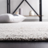 Safavieh Mirage 4'-0" x 6'-0" Rug in Grey / Ivory