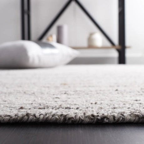 Safavieh Mirage 4'-0" x 6'-0" Rug in Grey / Ivory