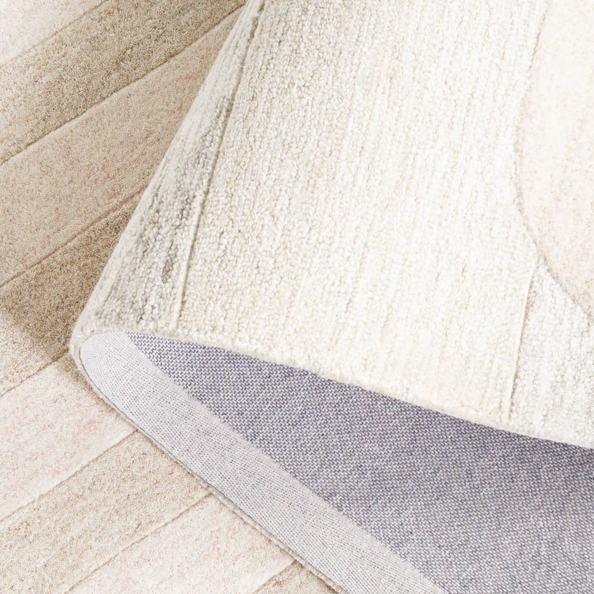 Safavieh Fifth Avenue 5'-0" x 8'-0" Rug in Beige / Grey