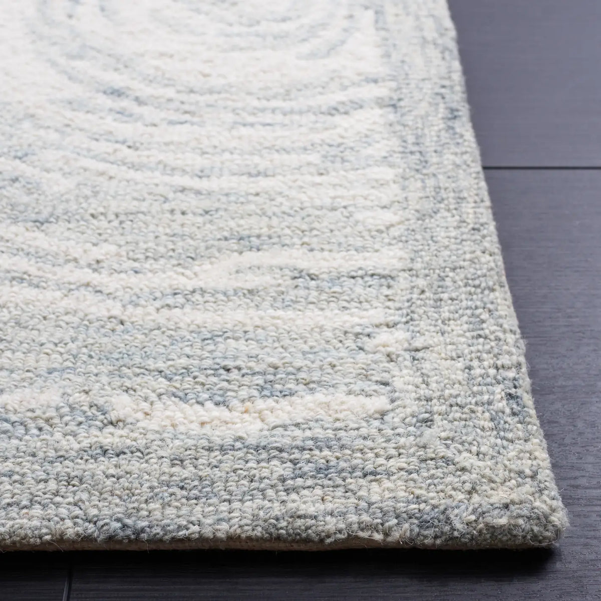 Safavieh Micro-Loop 4'-0" x 6'-0" Rug in Grey / Ivory