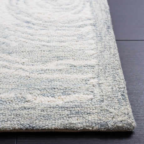 Safavieh Micro-Loop 4'-0" x 6'-0" Rug in Grey / Ivory