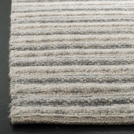Safavieh Natura 5'-0" x 8'-0" Rug in Grey / Ivory