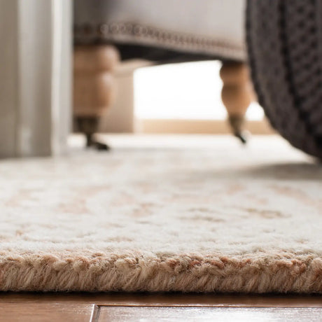 Safavieh Capri 4'-0" x 6'-0" Rug in Rust / Ivory