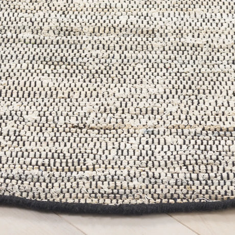 Safavieh Rag Rug 6'-0" x 6'-0" Rug in Ivory / Black