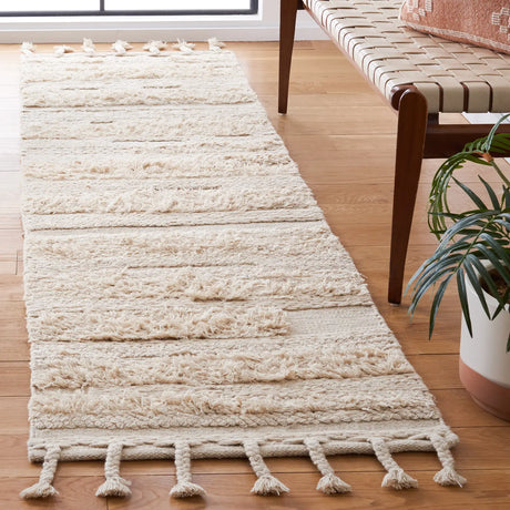 Safavieh Casablanca 2'-3" x 8'-0" Rug in Beige