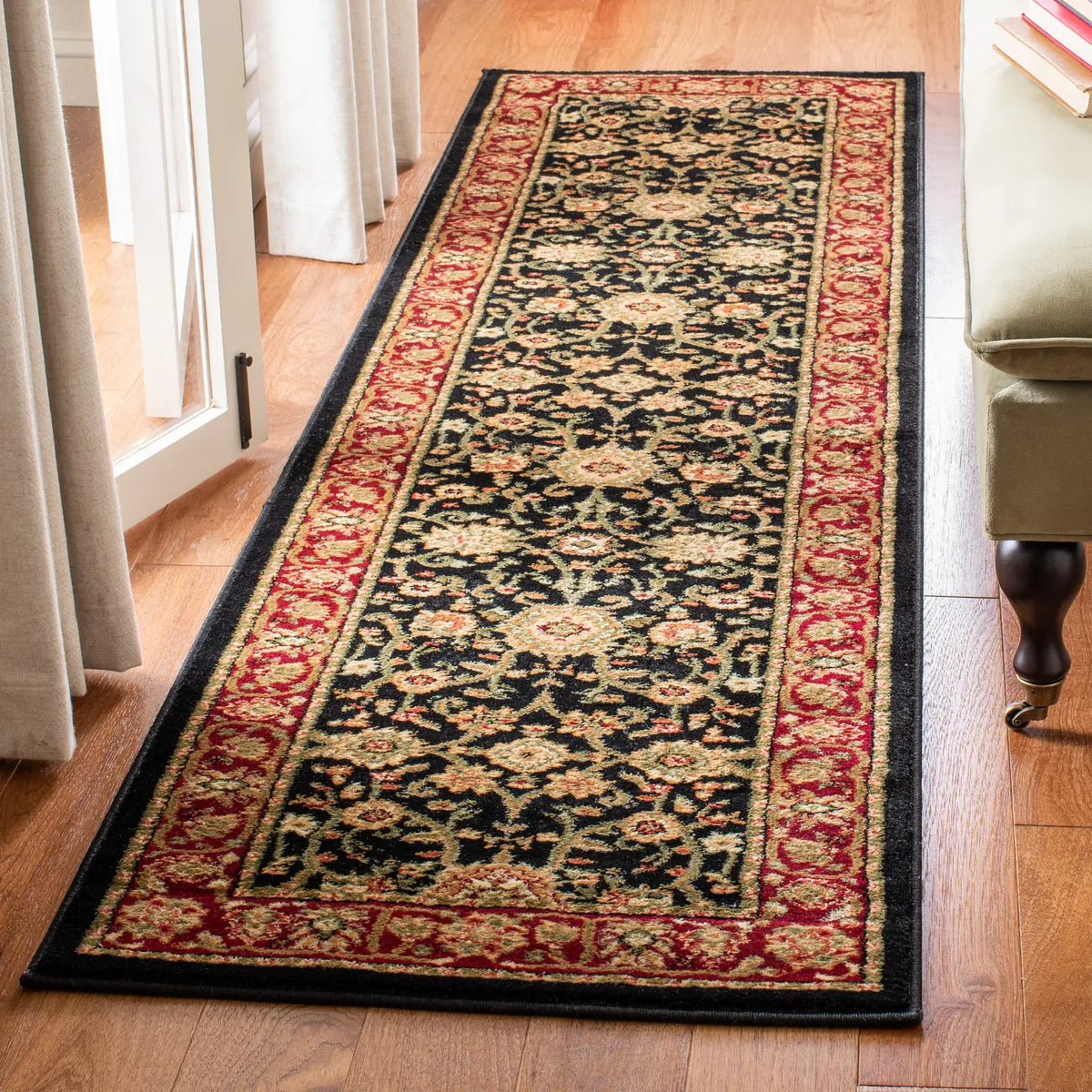 Safavieh Lyndhurst 2'-3" x 10'-0" Rug in Black / Red