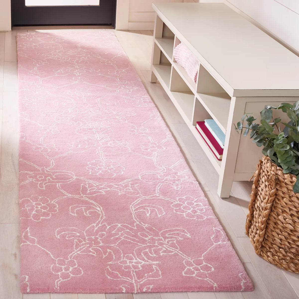 Safavieh Fifth Avenue 2'-3" x 9'-0" Rug in Pink / Ivory