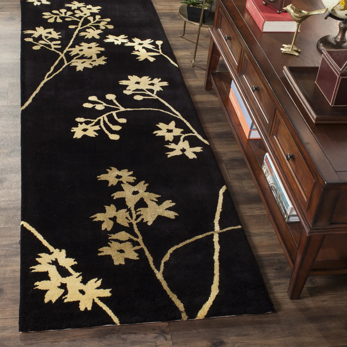 Safavieh Soho 2'-6" x 12'-0" Rug in Black / Lime