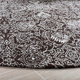 Safavieh Classic Vintage 6'-0" x 6'-0" Rug in Silver / Brown