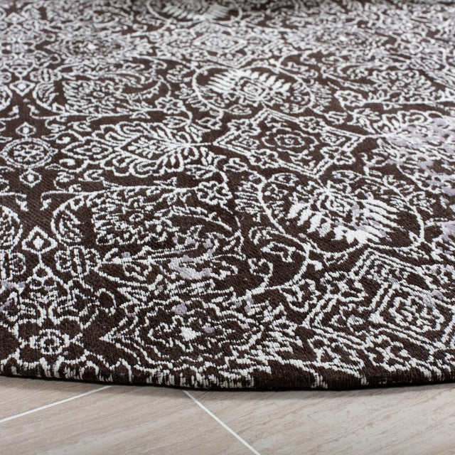 Safavieh Classic Vintage 6'-0" x 6'-0" Rug in Silver / Brown