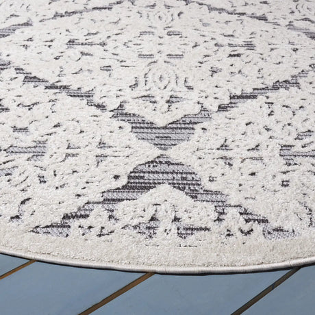 Safavieh Cabana 6'-7" x 6'-7" Rug in Ivory / Grey