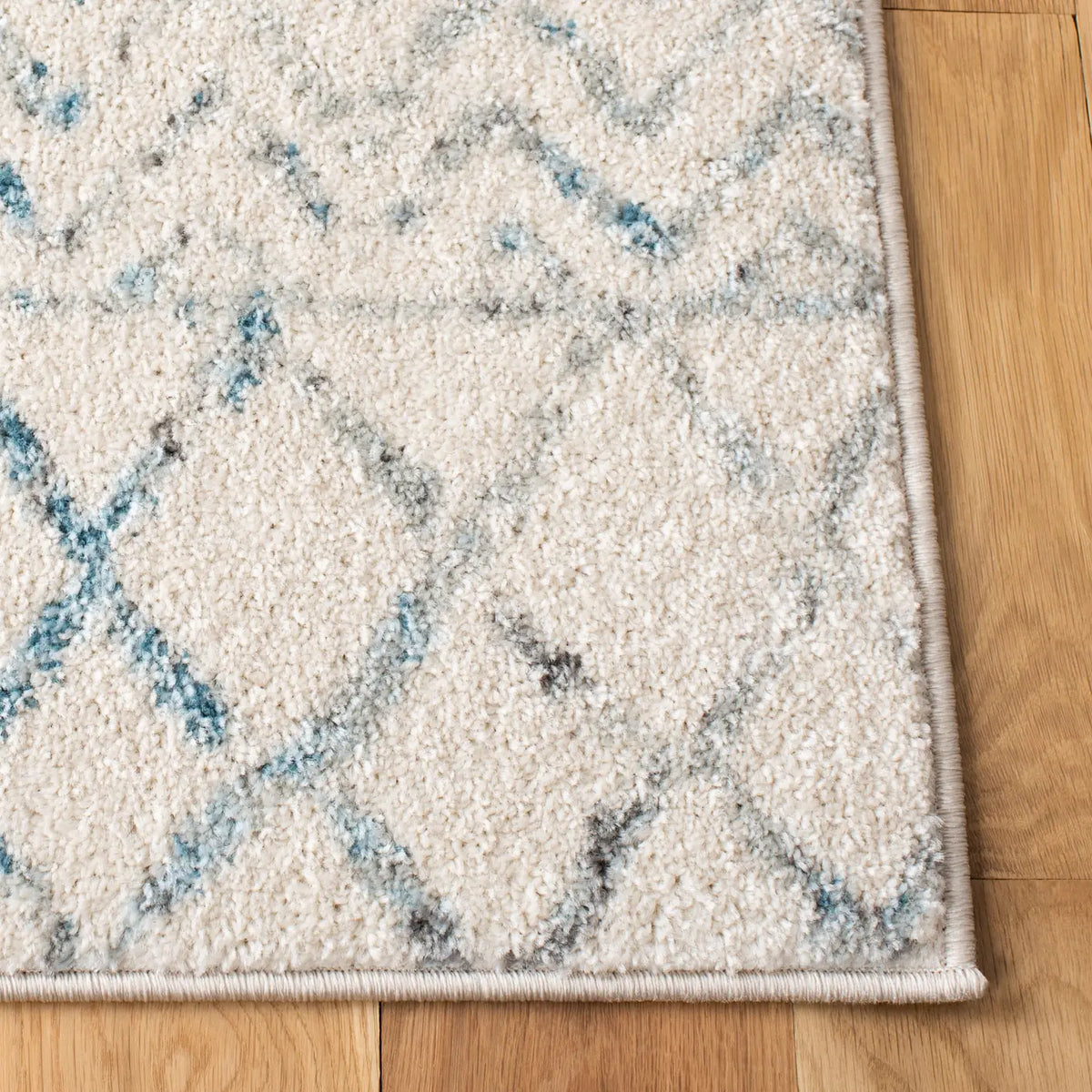 Safavieh Tulum 4'-0" x 6'-0" Rug in Ivory / Turquoise